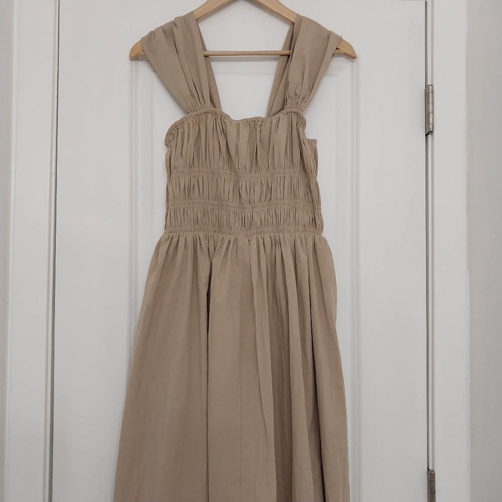 Tuckernuck Beige Smocked Midi Dress, so comfortable and pockets! - Picture 4 of 10